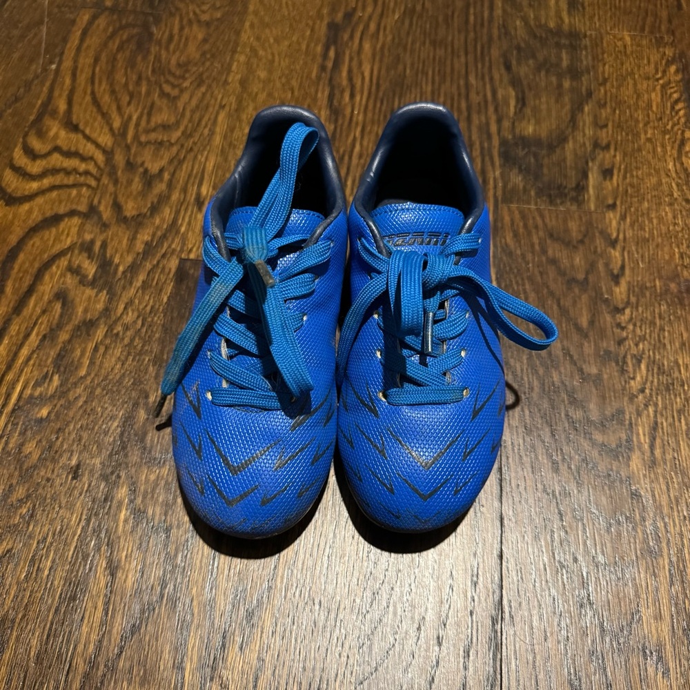 Vizari cleats. Children’s size 10